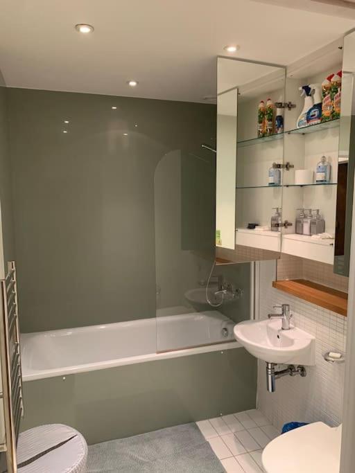 Stunning 2 Bed Flat! Centrally Located In London, Uk! 외부 사진