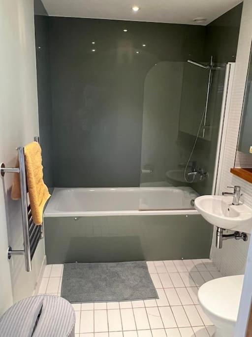 Stunning 2 Bed Flat! Centrally Located In London, Uk! 외부 사진